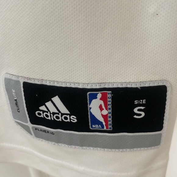 Vintage Adidas LA Lakers  Koby Bryant #24 white jersey size Small basketball - Picture 9 of 16